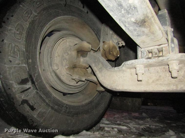 image for item DD2947 2003 Peterbilt 379 semi truck