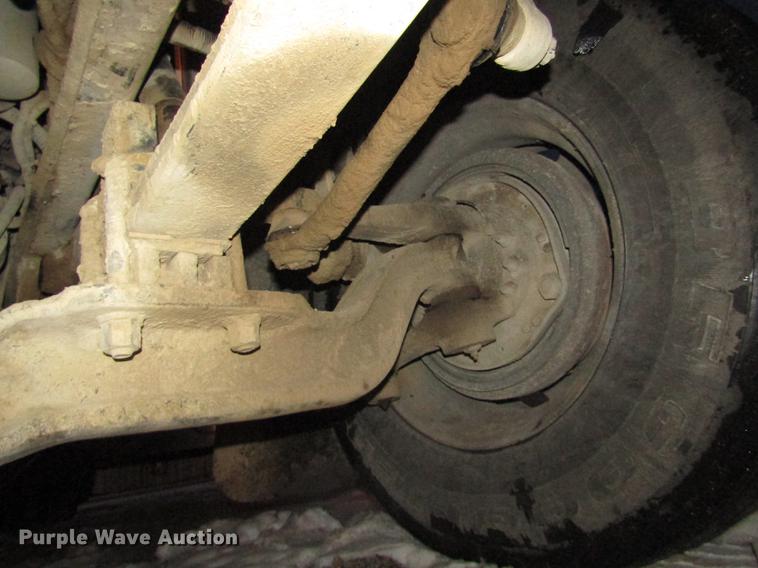 image for item DD2947 2003 Peterbilt 379 semi truck