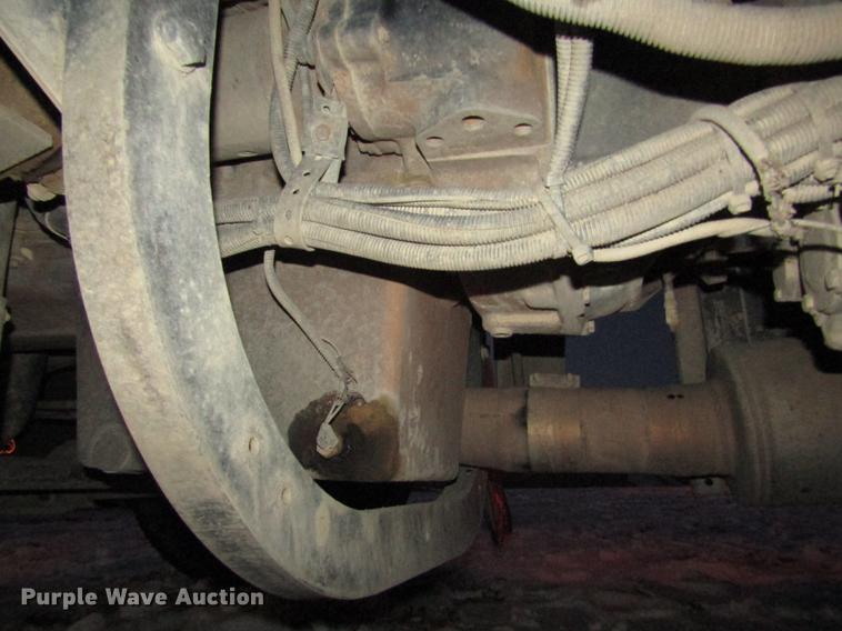 image for item DD2947 2003 Peterbilt 379 semi truck