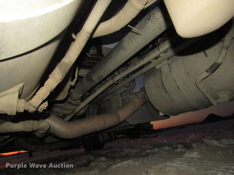 image for item DD2947 2003 Peterbilt 379 semi truck