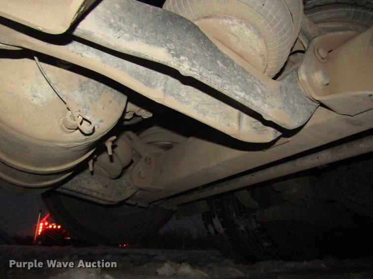 image for item DD2947 2003 Peterbilt 379 semi truck