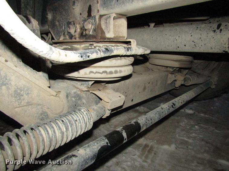 image for item DD2947 2003 Peterbilt 379 semi truck