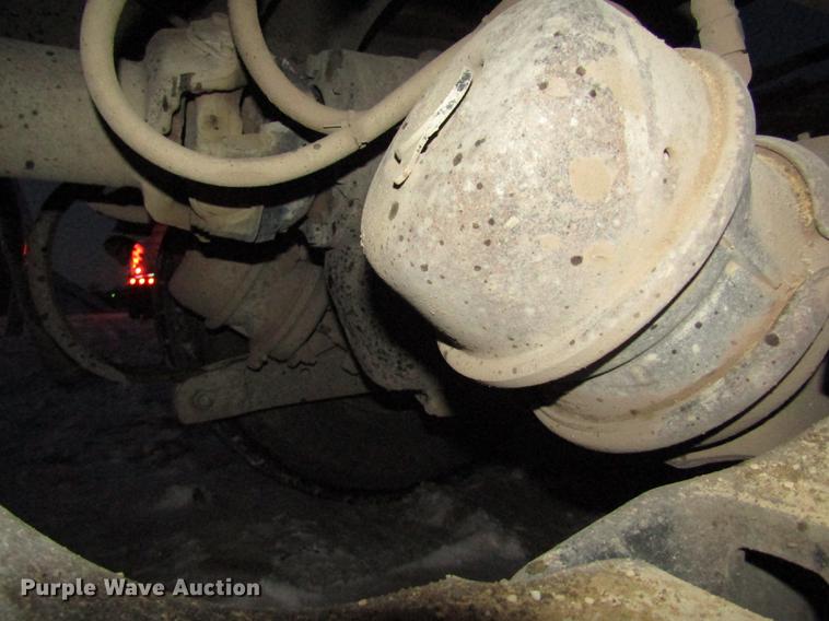 image for item DD2947 2003 Peterbilt 379 semi truck