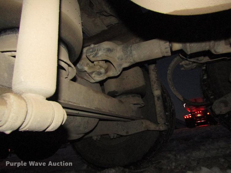 image for item DD2947 2003 Peterbilt 379 semi truck