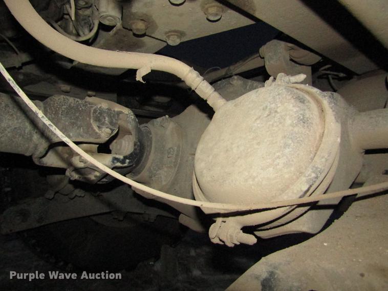 image for item DD2947 2003 Peterbilt 379 semi truck