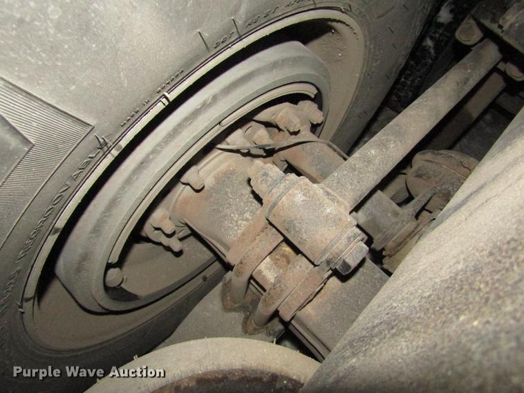 image for item DD2947 2003 Peterbilt 379 semi truck