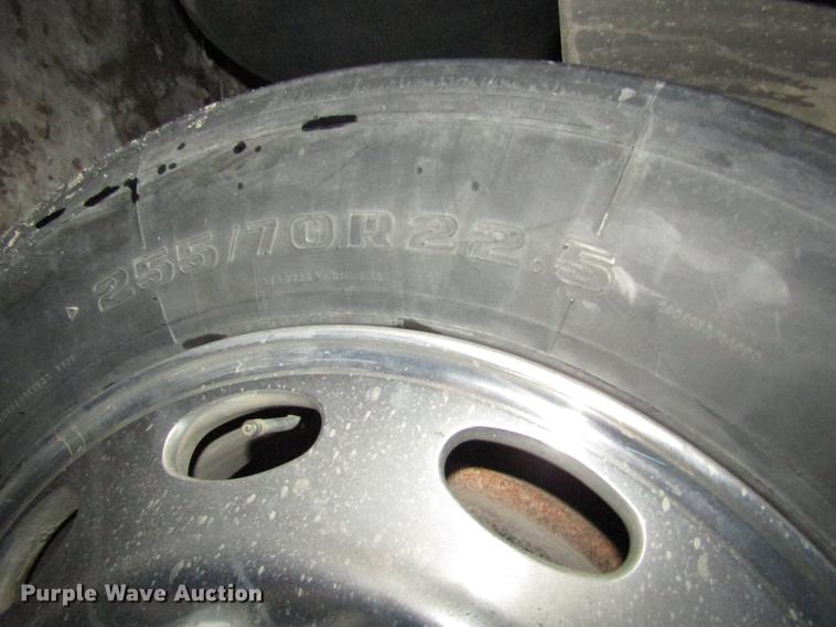 image for item DD2947 2003 Peterbilt 379 semi truck