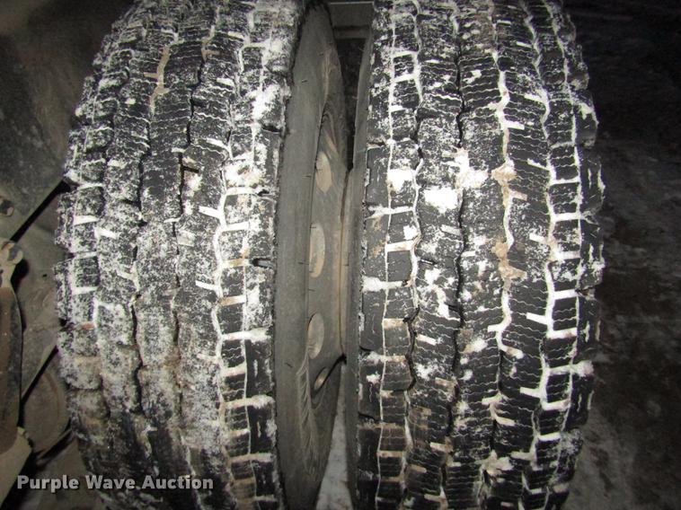 image for item DD2947 2003 Peterbilt 379 semi truck