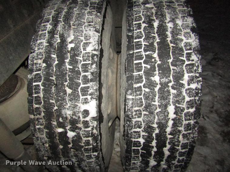 image for item DD2947 2003 Peterbilt 379 semi truck