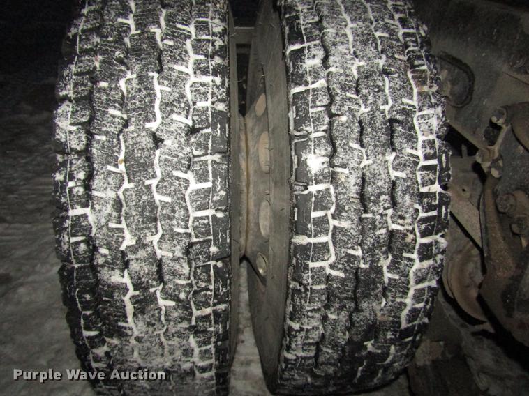 image for item DD2947 2003 Peterbilt 379 semi truck