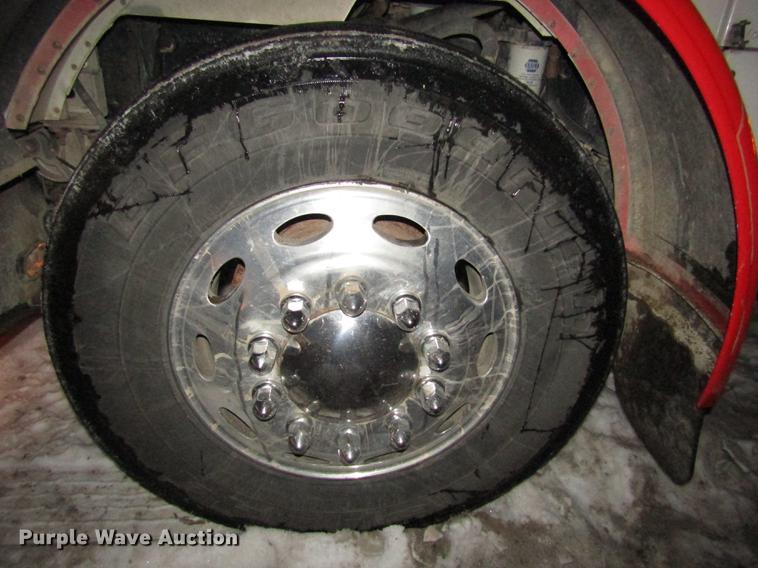 image for item DD2947 2003 Peterbilt 379 semi truck