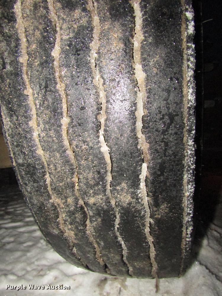 image for item DD2947 2003 Peterbilt 379 semi truck