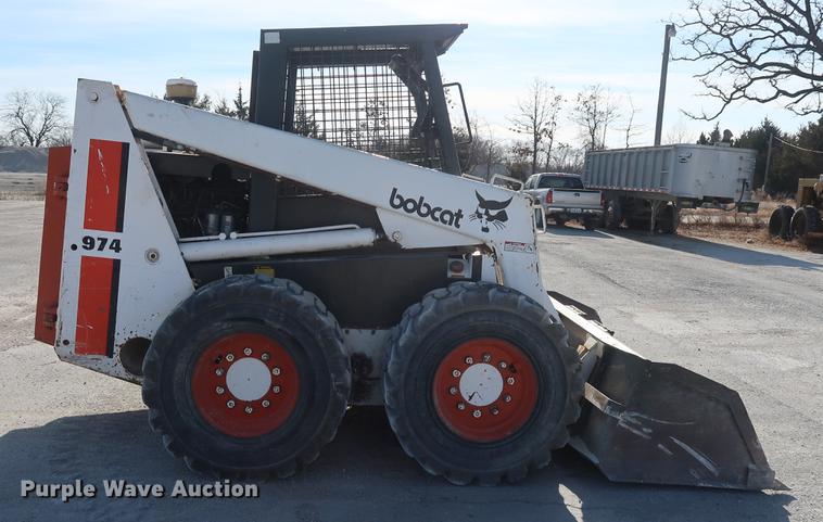 image for item DD9564 1977 Bobcat 974 skid steer