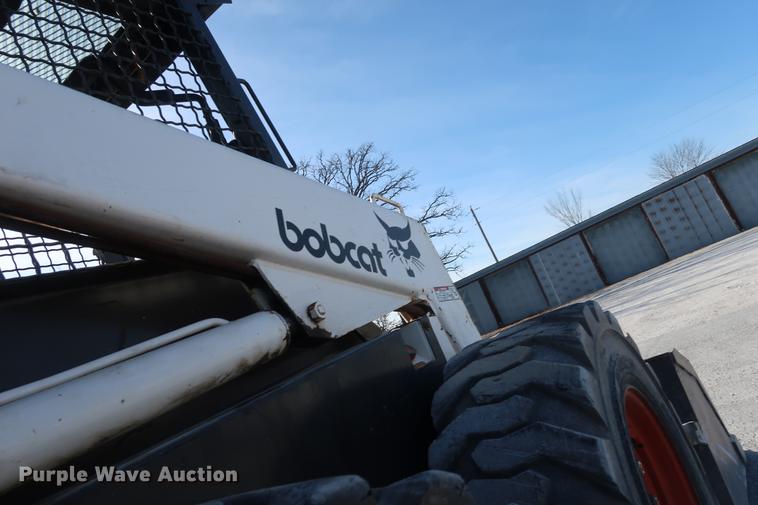 image for item DD9564 1977 Bobcat 974 skid steer