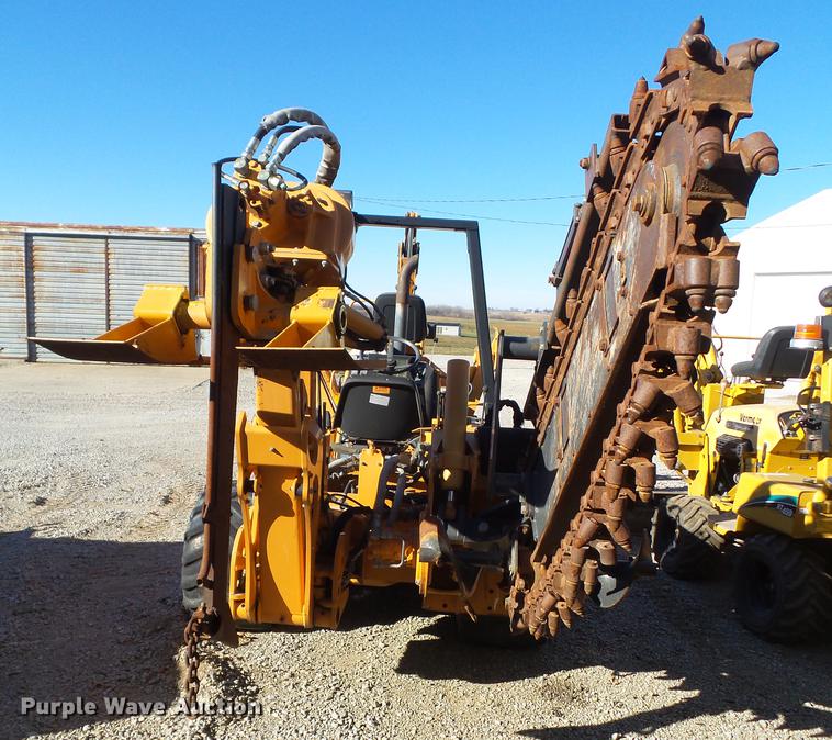 image for item DZ9130 2002 Case 660 trencher