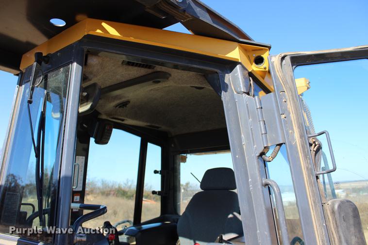 image for item EC9349 2013 John Deere 850K dozer