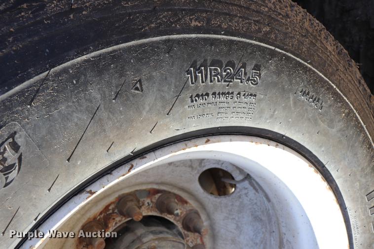 image for item EC9352 2015 Tecumseh TRA/RBV bottom dump trailer