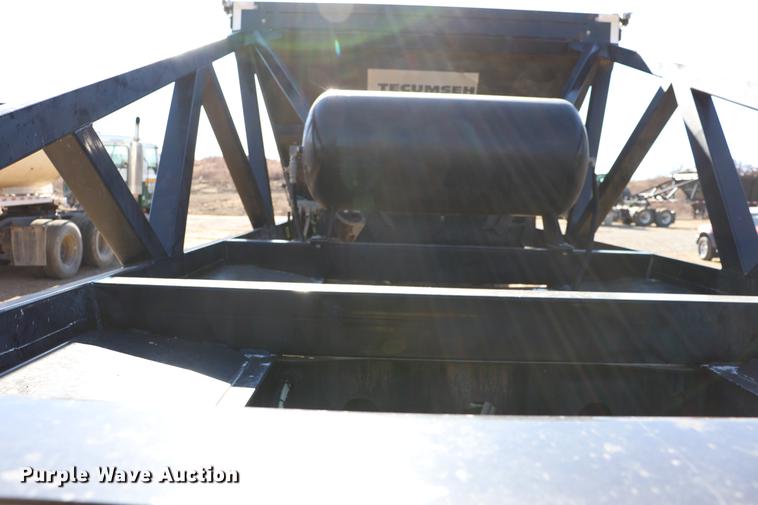 image for item EC9352 2015 Tecumseh TRA/RBV bottom dump trailer