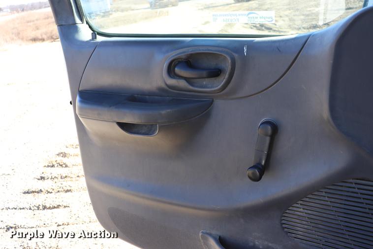 image for item EC9354 2003 Ford F150 pickup truck