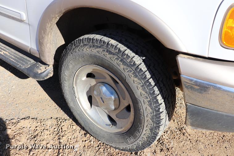 image for item EC9356 1999 Ford Expedition SUV