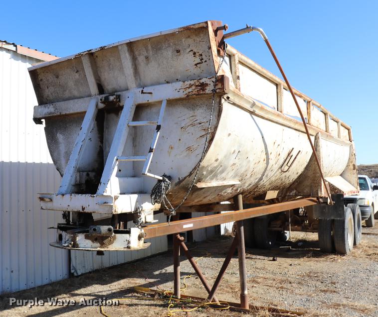 image for item EC9357 1980 Cook end dump trailer