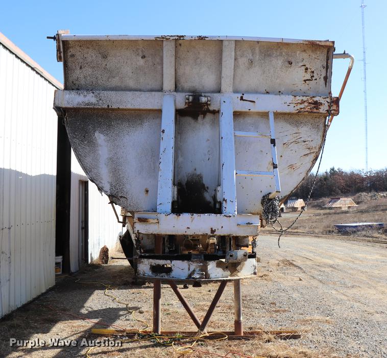 image for item EC9357 1980 Cook end dump trailer