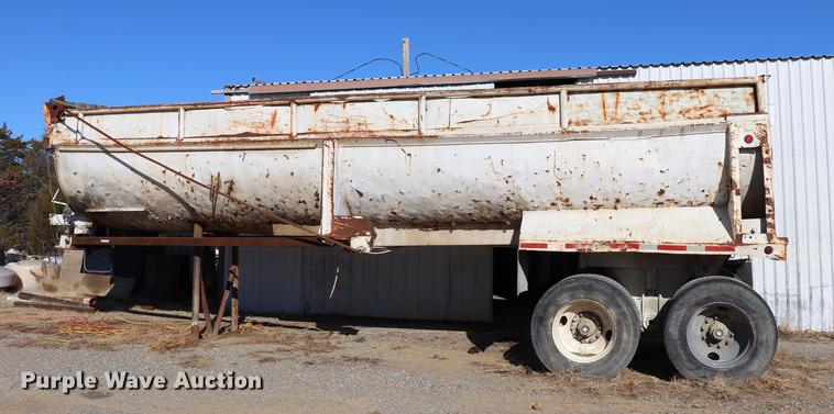 image for item EC9357 1980 Cook end dump trailer
