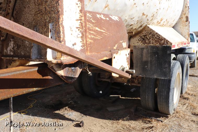 image for item EC9357 1980 Cook end dump trailer