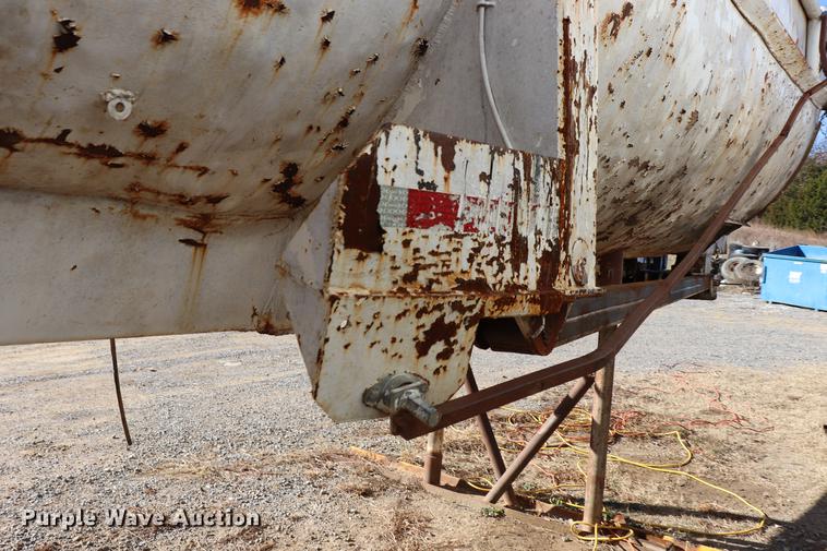 image for item EC9357 1980 Cook end dump trailer