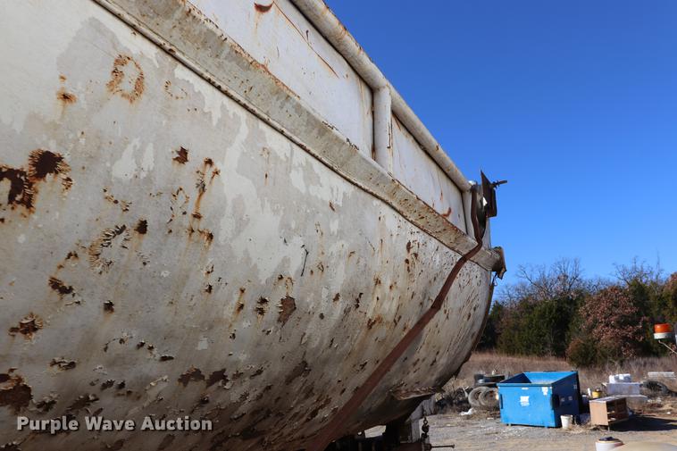 image for item EC9357 1980 Cook end dump trailer