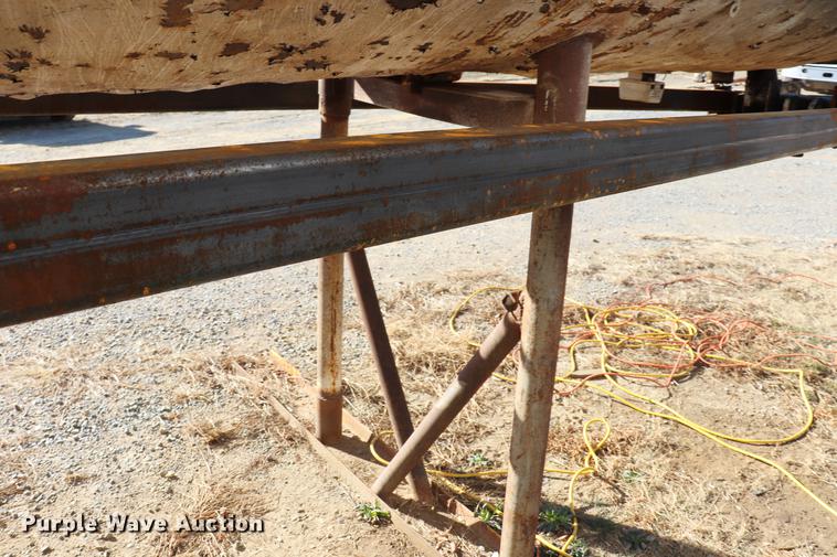 image for item EC9357 1980 Cook end dump trailer