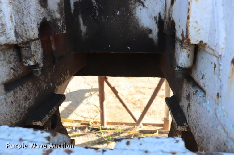 image for item EC9357 1980 Cook end dump trailer