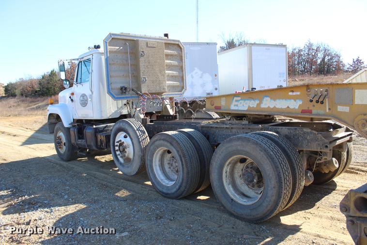 image for item EC9358 1998 International 2574 semi truck