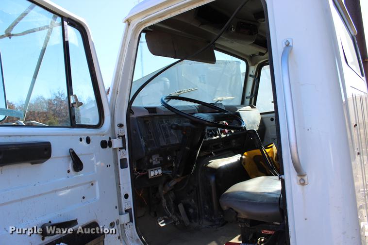 image for item EC9358 1998 International 2574 semi truck