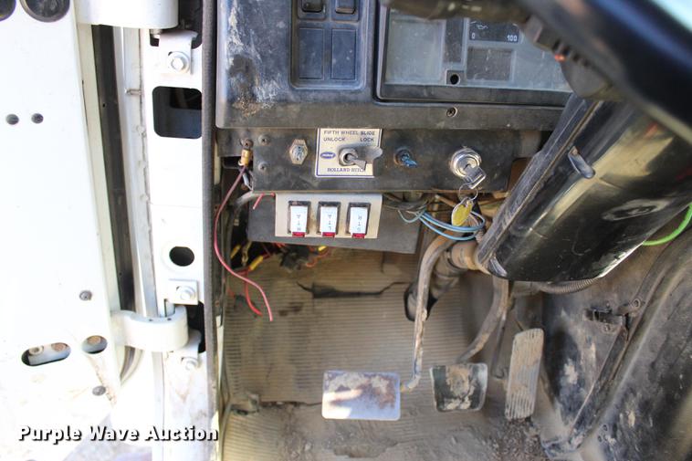 image for item EC9358 1998 International 2574 semi truck