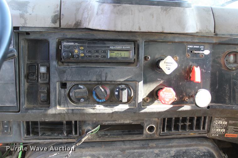 image for item EC9358 1998 International 2574 semi truck