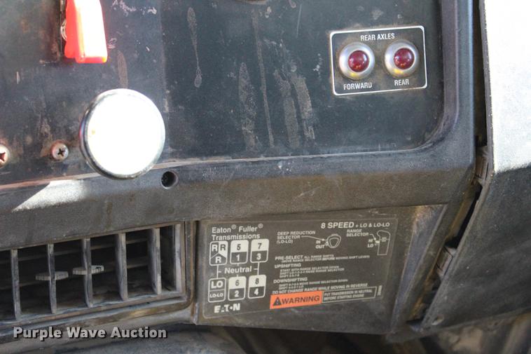 image for item EC9358 1998 International 2574 semi truck