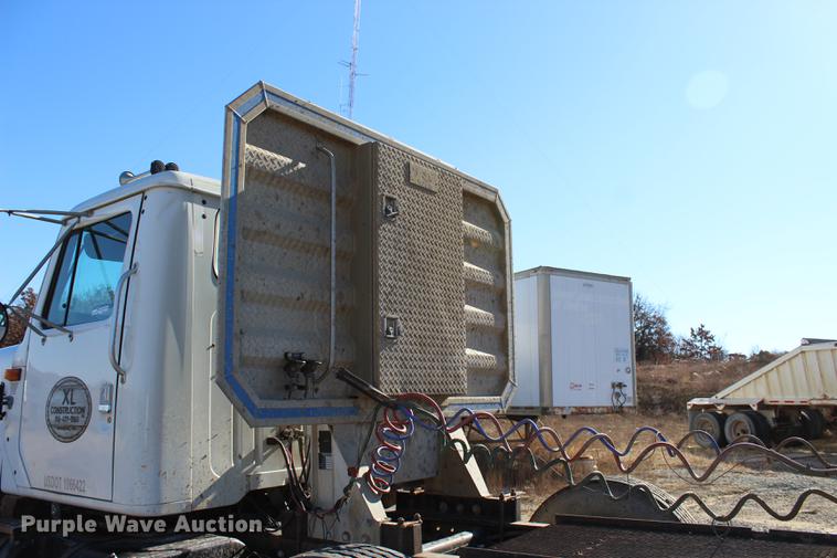 image for item EC9358 1998 International 2574 semi truck