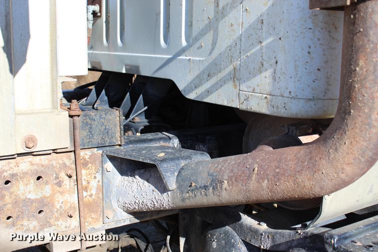 image for item EC9358 1998 International 2574 semi truck