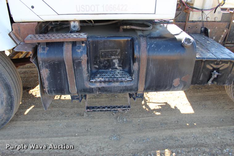 image for item EC9358 1998 International 2574 semi truck