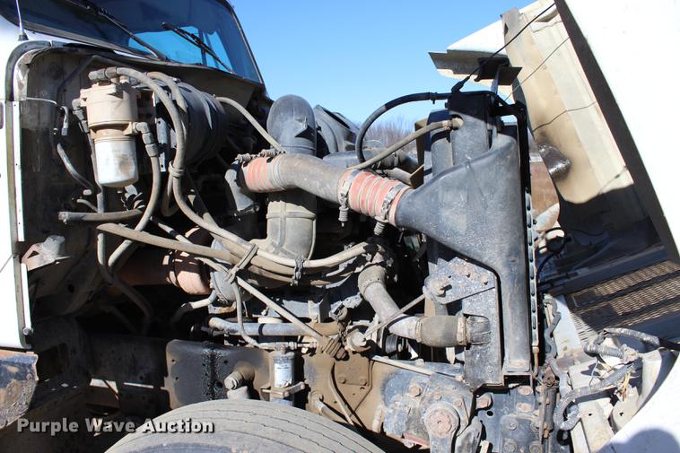 image for item EC9358 1998 International 2574 semi truck