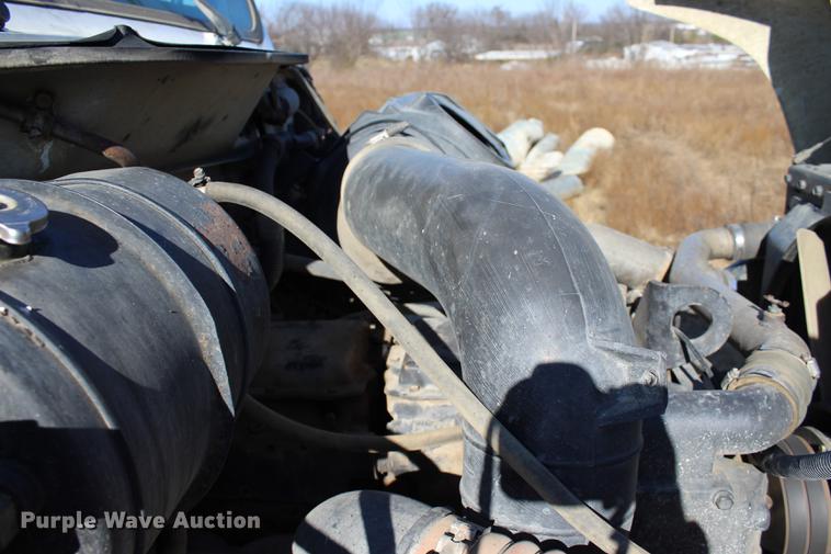 image for item EC9358 1998 International 2574 semi truck