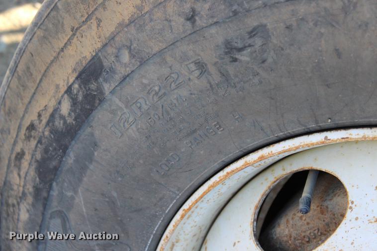 image for item EC9358 1998 International 2574 semi truck