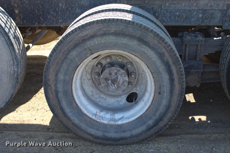 image for item EC9358 1998 International 2574 semi truck