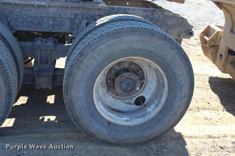 image for item EC9358 1998 International 2574 semi truck