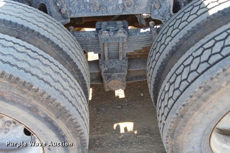 image for item EC9358 1998 International 2574 semi truck