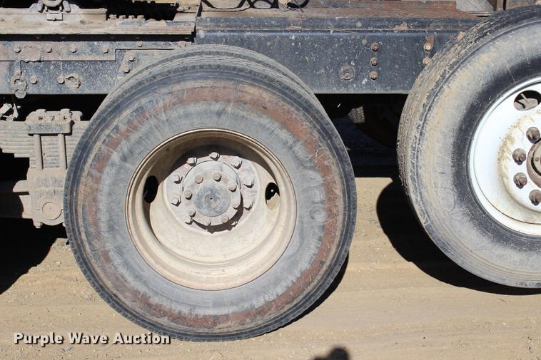 image for item EC9358 1998 International 2574 semi truck