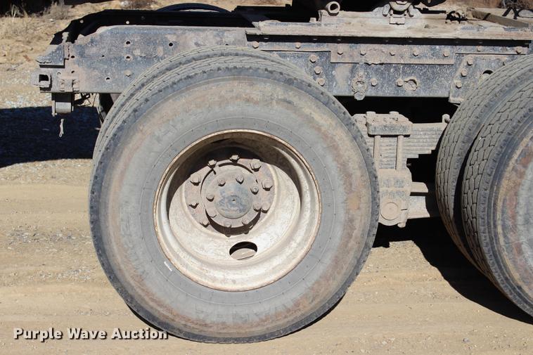 image for item EC9358 1998 International 2574 semi truck