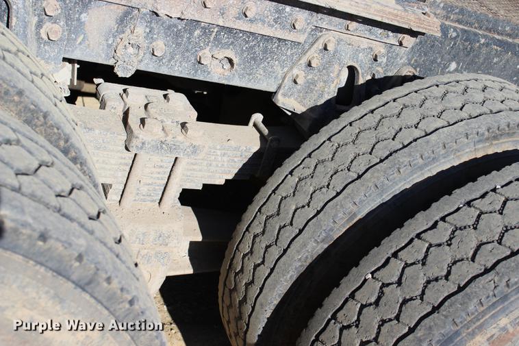 image for item EC9358 1998 International 2574 semi truck