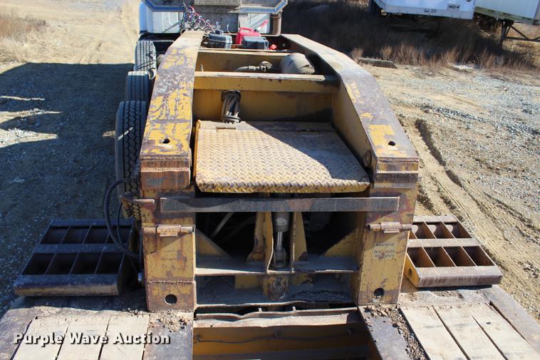 image for item EC9360 1998 Eager Beaver 50GSL lowboy equipment trailer